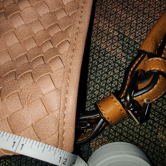 NWOT simply Noelle Gorgeous Large NEW BAG! Fawn beige - Picture 6 of 7